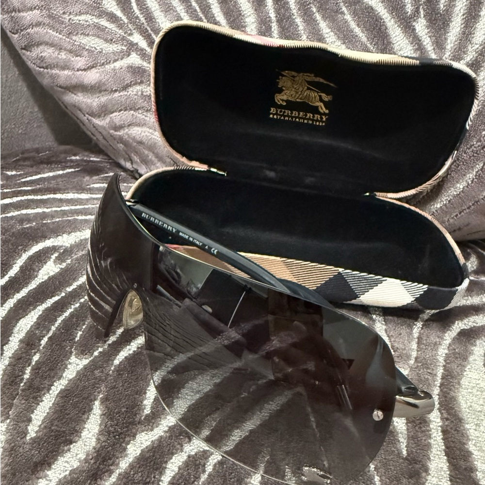Burberry Black and Gold Sunglasses with Case - Picture 4 of 4